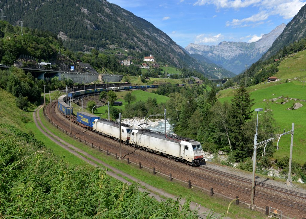186 907 + 186 906 mit einem LKW-Walter am 29.08.2012 unterwegs bei Wassen.