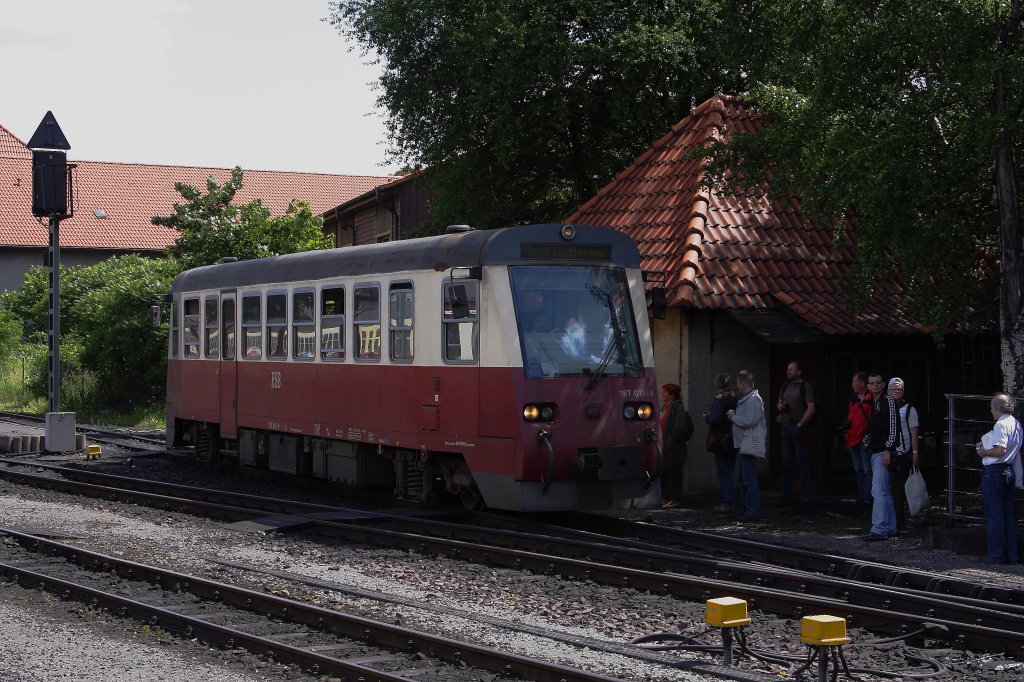 187 017 verlt am Vormittag des 09.06.2012 den Bahnhof Wernigerode zu einer Rangierfahrt.