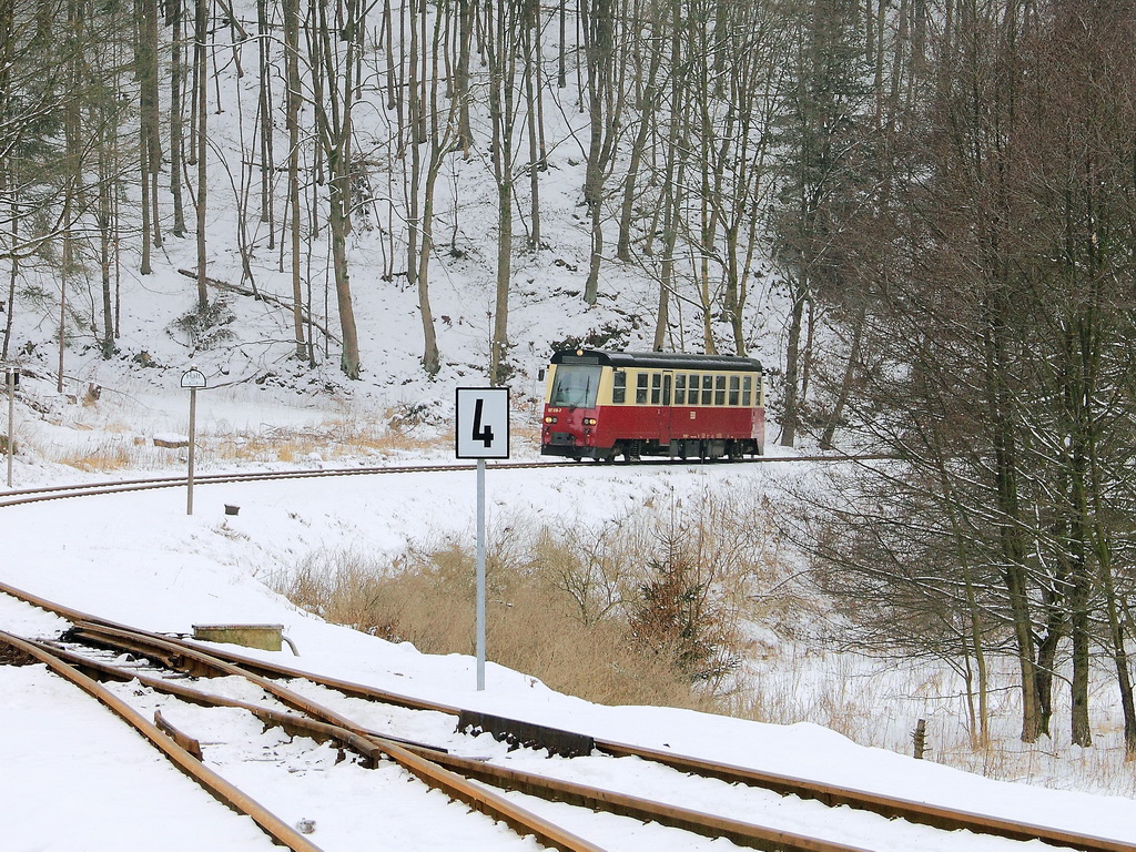 187 018-7 am 26. Januar 2013 als HSB 8972 nach Quedlinburg bei der Einfahrt in den Bahnhof Eisfelder Talmhle.