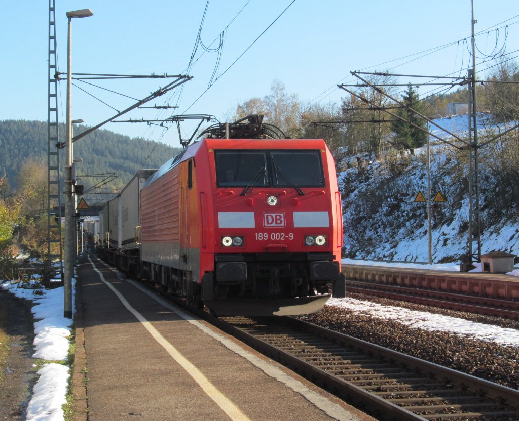 189 002 mit KT 42144 (Verona - Rostock) am 31. Oktober 2012 in Ludwigsstadt.