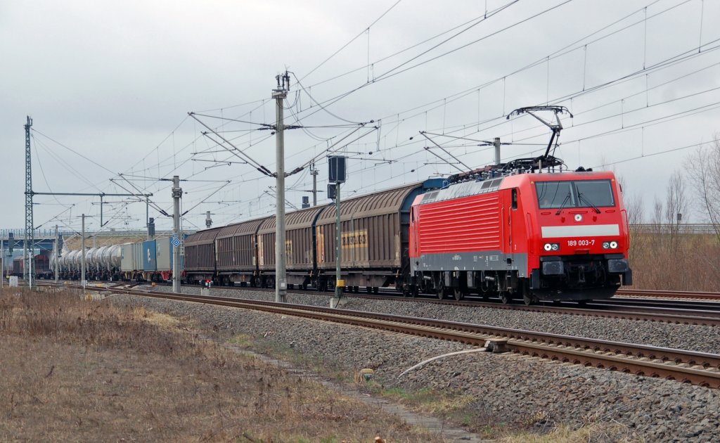 189 003 rollt am 26.03.11 durch Pratau Richtung Wittenberg.
