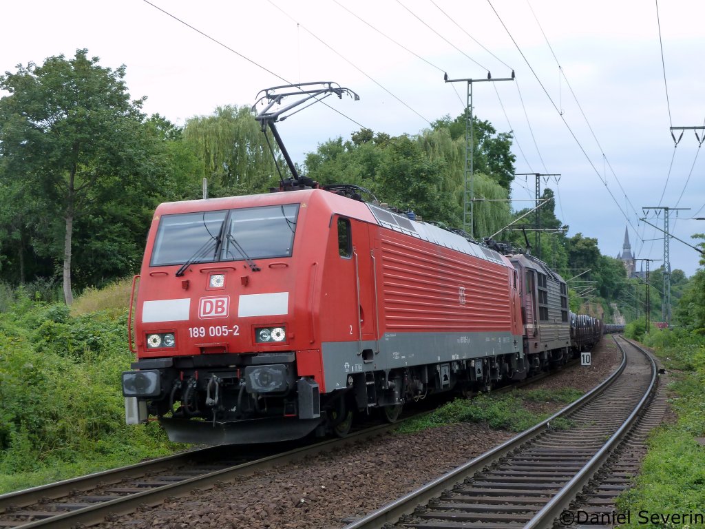 189 005 mit untersttzung von 180 016 durchfhrt mit ihrem Stahldrahtrollenzug Dresden Cotta.
1.7.11