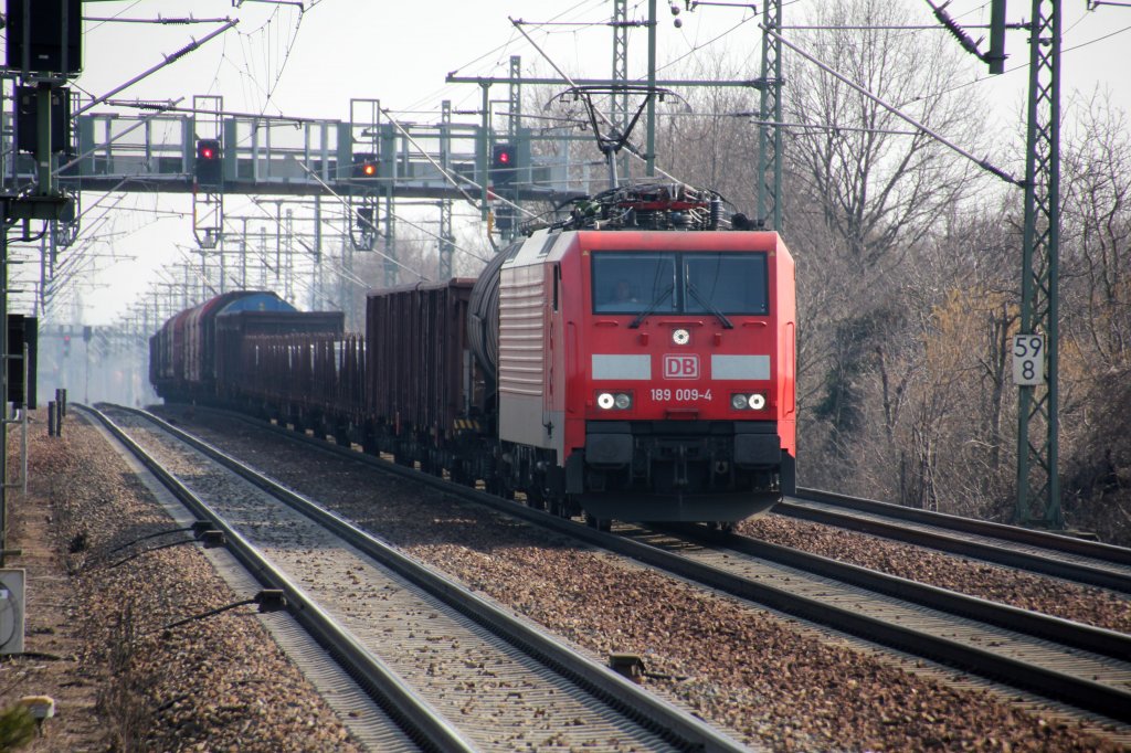 189 009 mit einen gemischten Gterzug am Haken fhrt am 07.03.2012 durch Dresden-Strehlen.