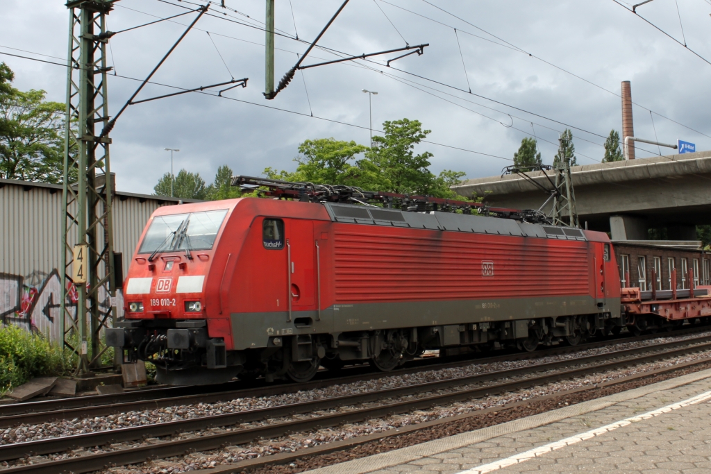 189 010 mit einem Stahlzug in HH-Harburg (20.07.12)