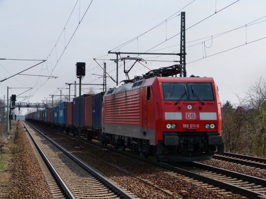 189 011 durchfhrt am 17.04.13 mit ihrem Containerzug Dresden Strehlen.