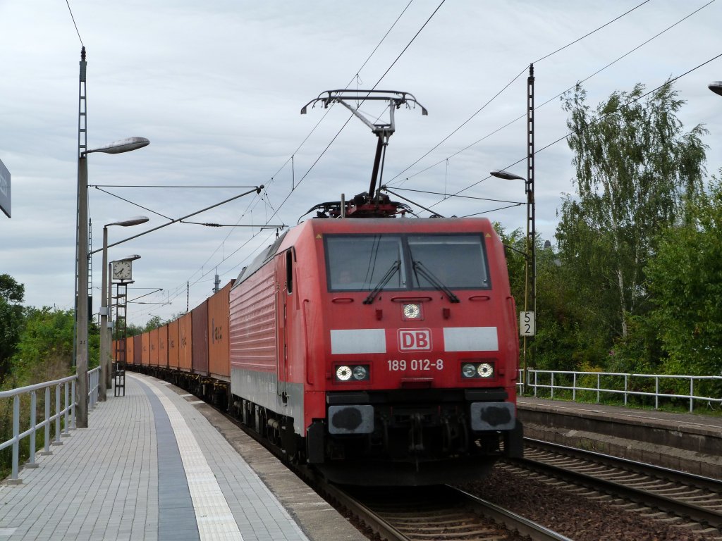 189 012 zieht am 7.9.12 ihren Containerzug durch Dresden Stetzsch.