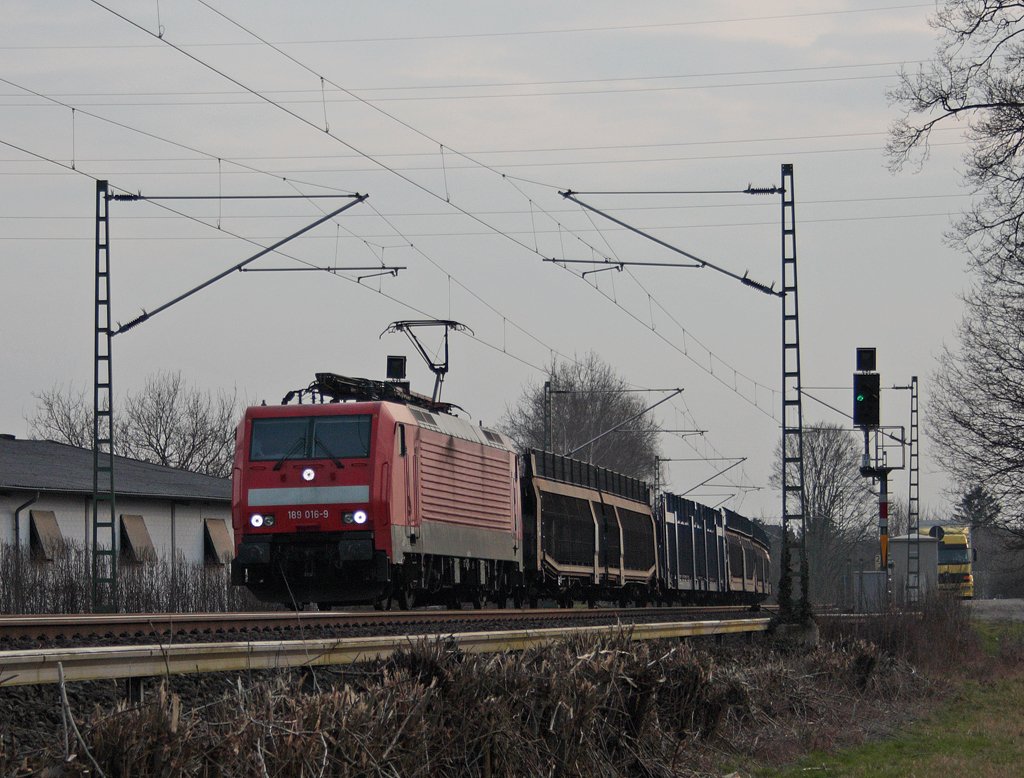 189 016-9 mit einem Gterzug Richtung Mnchengladbach am Km 28.3 der KBS485 23.3.10