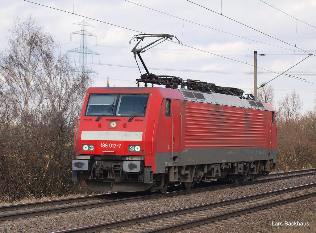 189 017-7 hat soeben einen Containerzug in den Rbf Alte Sderelbe gebracht und fhrt nun als Lz durch Hamburg-Moorburg Richtung Maschen Rbf.