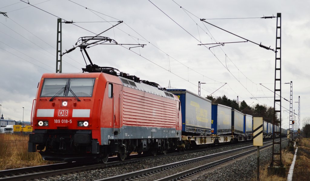 189 018-5 mit LKW Walter am 20.03.2013 durch Forchheim Richtung Bamberg