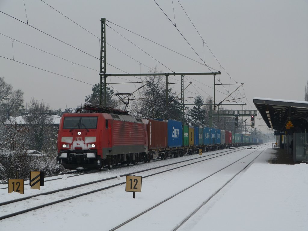 189 018  durchfuhr am 24.02.13 mit ihren Containerzug durch Dresden Stehlen