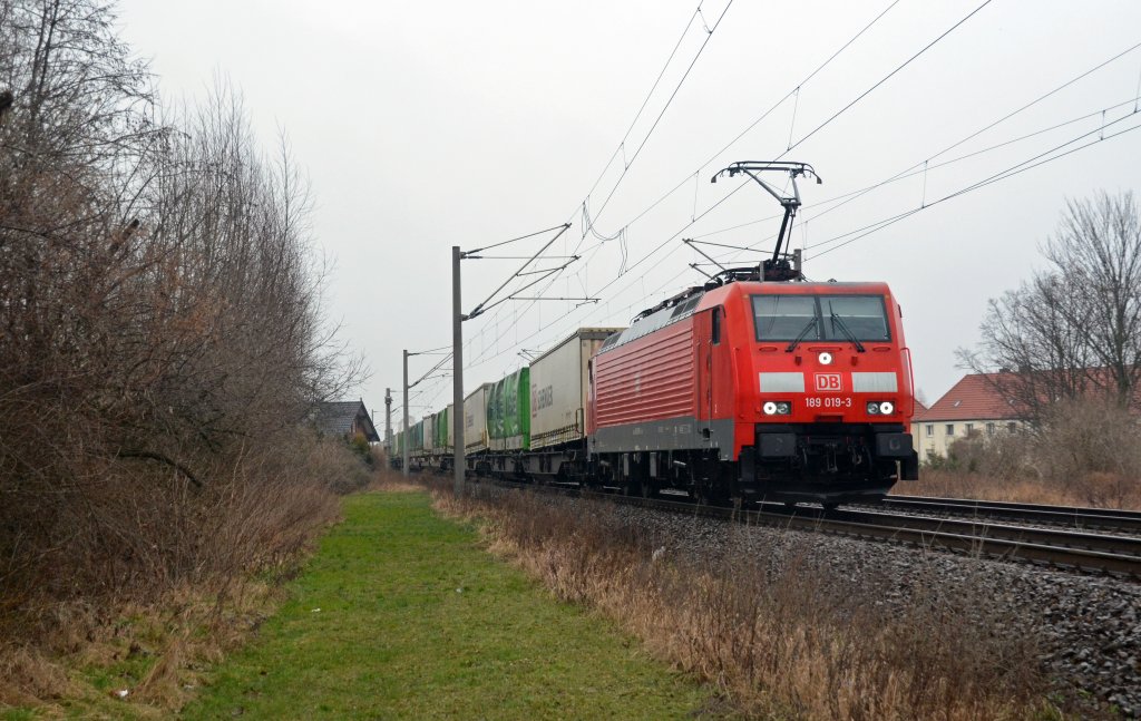 189 019 bef�rdete in der Gegenrichtung einen Hangartner am 11.03.12 durch Greppin Richtung Bitterfeld.