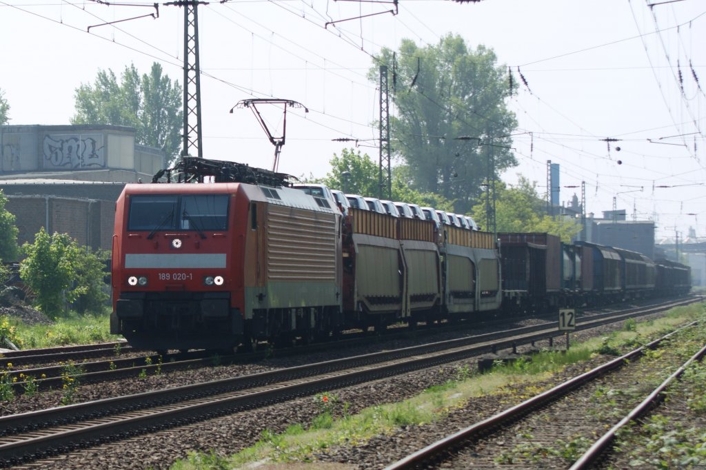 189 020-1 mit einen Gz kurz vor Dessau Hbf am 22.05.2010 