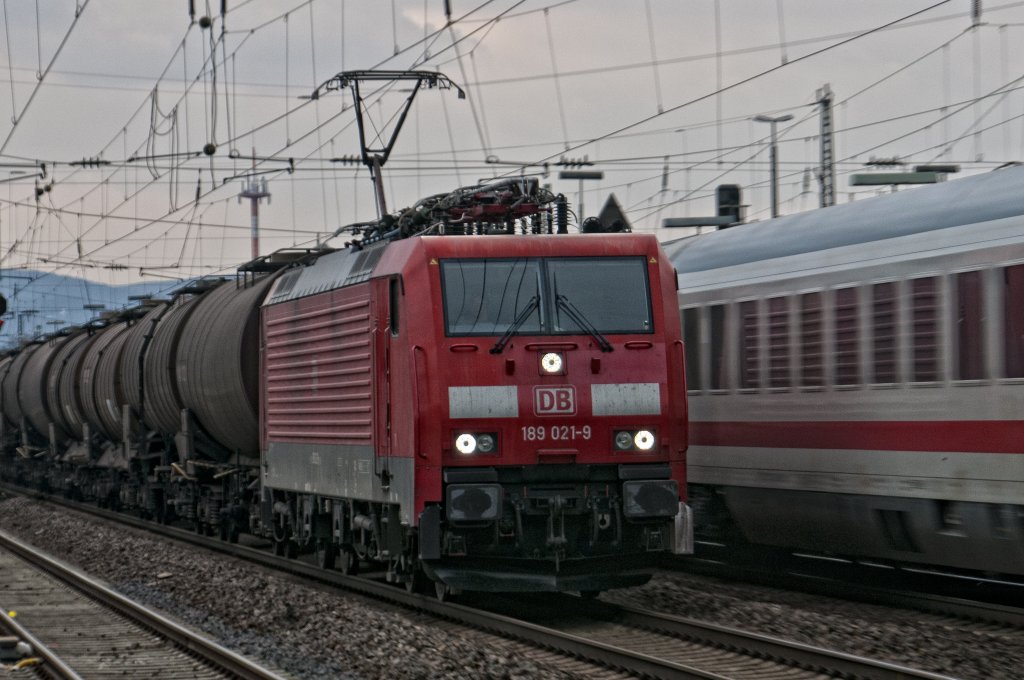  189 021 am 29.03.2012 im Bahnhof Neuwied.