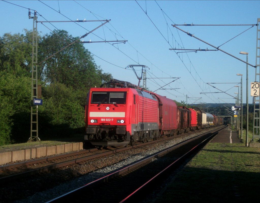 189 022 durchf�hrt am 25.Mai 2011 mit einem gemischten G�terzug den Bahnhof Gundelsdorf Richtung Saalfeld/S.