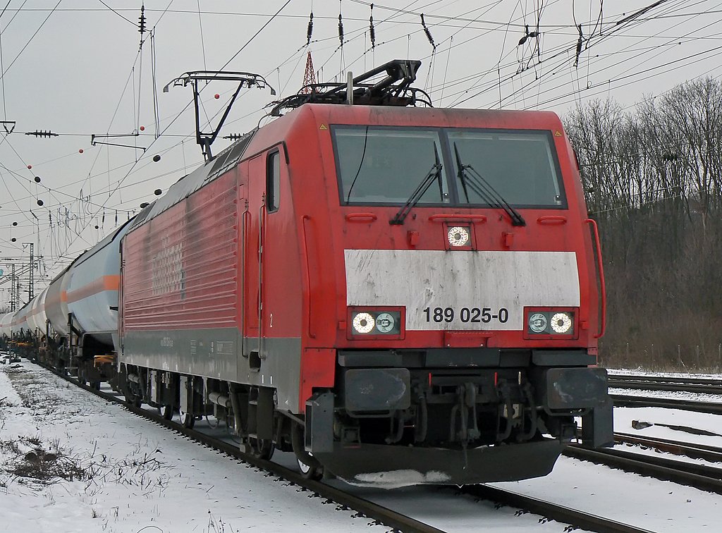 189 025-0 bei der Einfahrt in den Gbf. Kln Gremberg am 12.01.2010