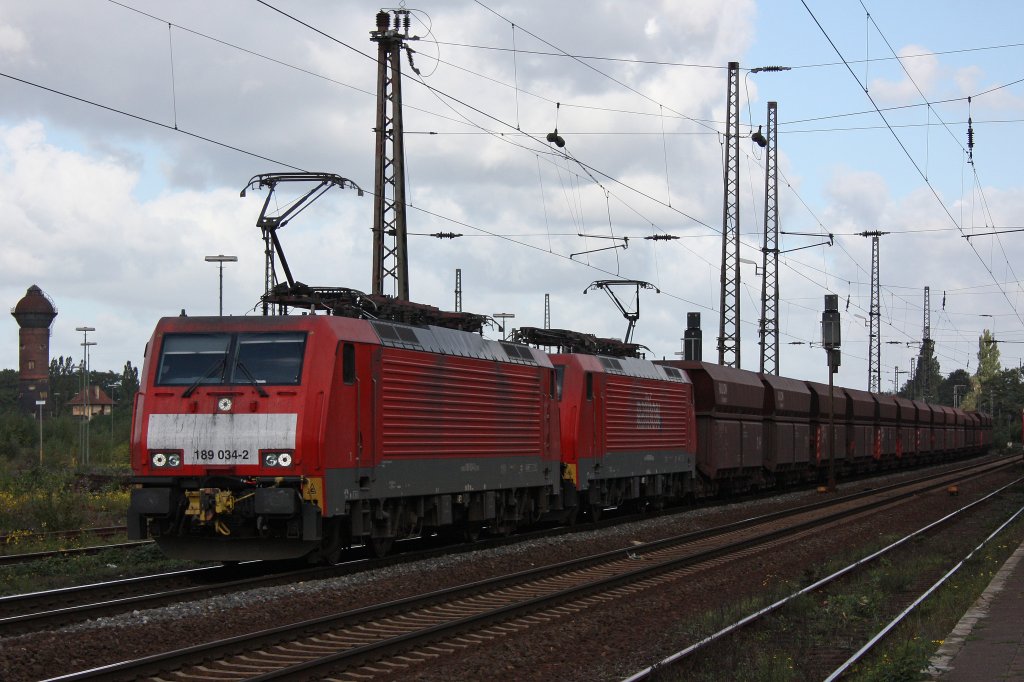 189 034+189 040 mit AK Kupplung zieht am 25.9.10 einen 4000Tonnen schweren Erzzug durch Duisburg-Bissingheim