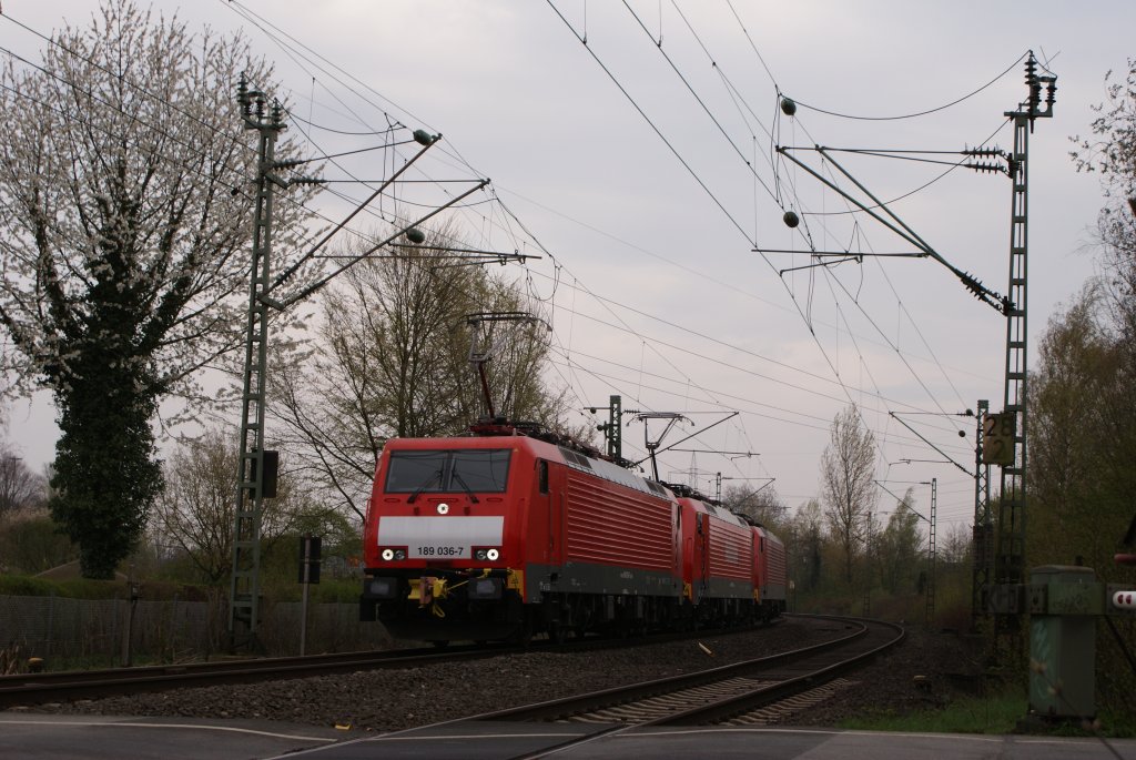 189 036-7 + 189 031-8 + 189 030-0 mit AK als Lz am Km 28,190 in D�sseldorf am 12.04.2010
