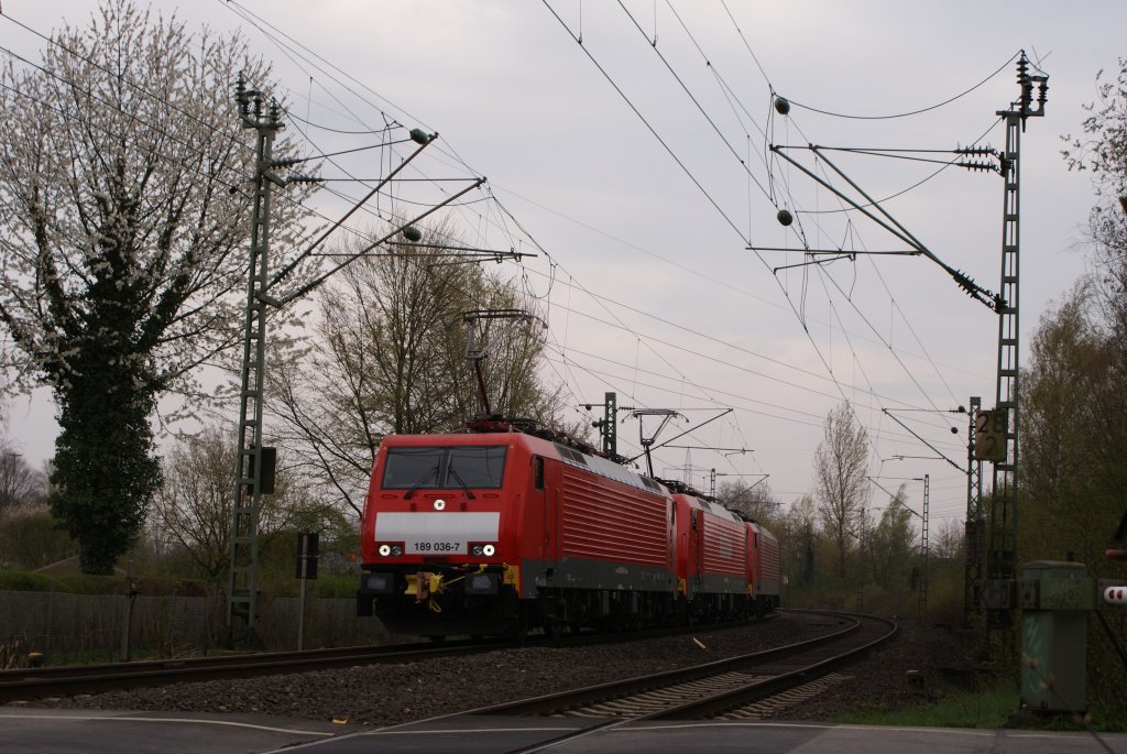 189 036-7 + 189 031-8 + 189 030-0 mit AK als Lz am Km 28,190 in Dsseldorf am 12.04.2010