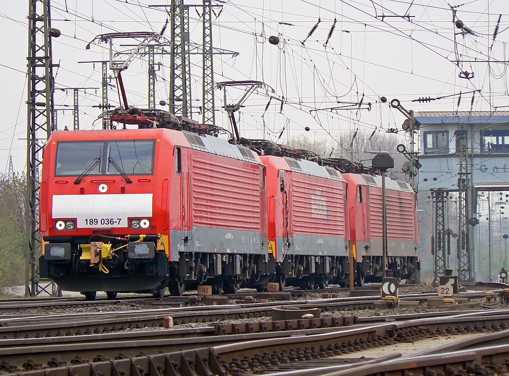 189 036-7 verlsst mit zwei weiteren umgersteten 189ern Gremberg Gbf. am 12.04.2010