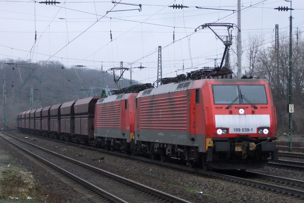 189 039-1 mit 189 031-8 in Kln-West 5.1.2013