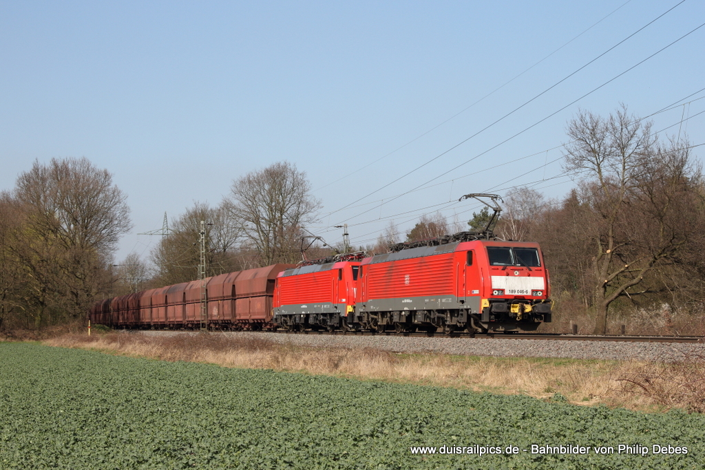 189 046-6 (DB) fhrt am 23. Mrz 2012 um 14:23 Uhr zusammen mit einer weiteren 189er und einem Gterzug durch Ratingen
