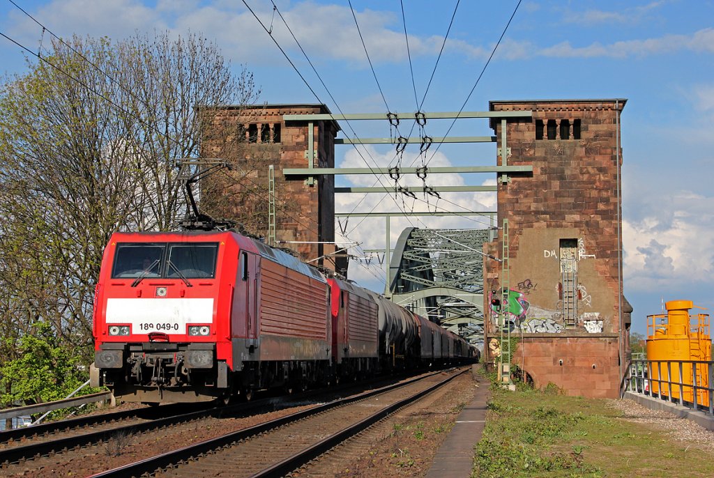 189 049-0 & 189 026-8 an der Klner Sdbrcke am 20.04.2012