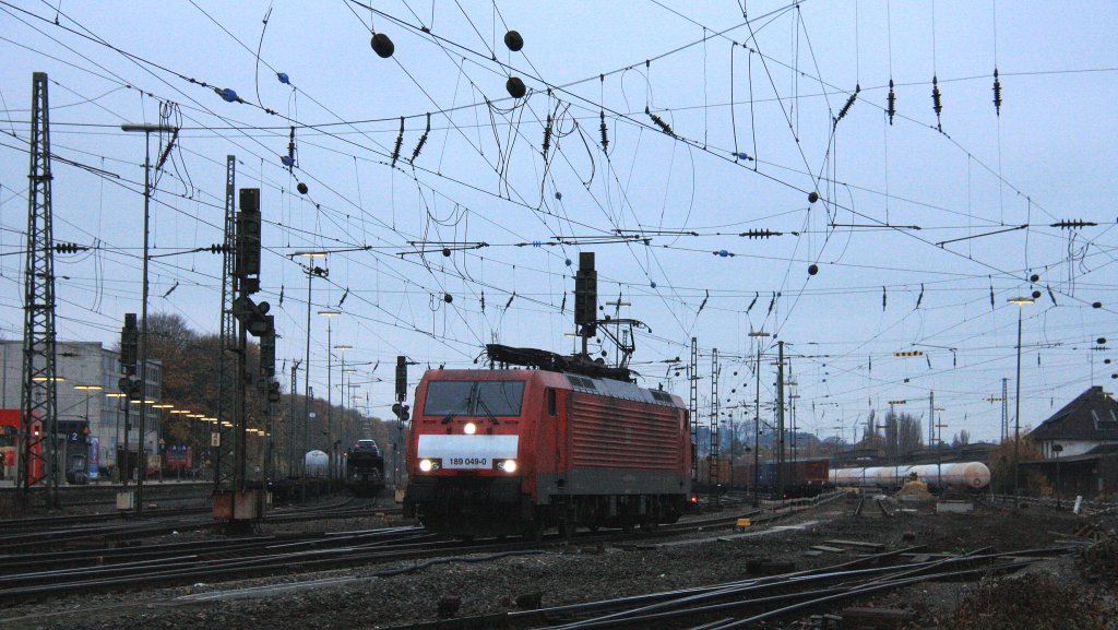 189 049-0 DB rangiert in Aachen-West am frhen Abend des 17.11.2012.