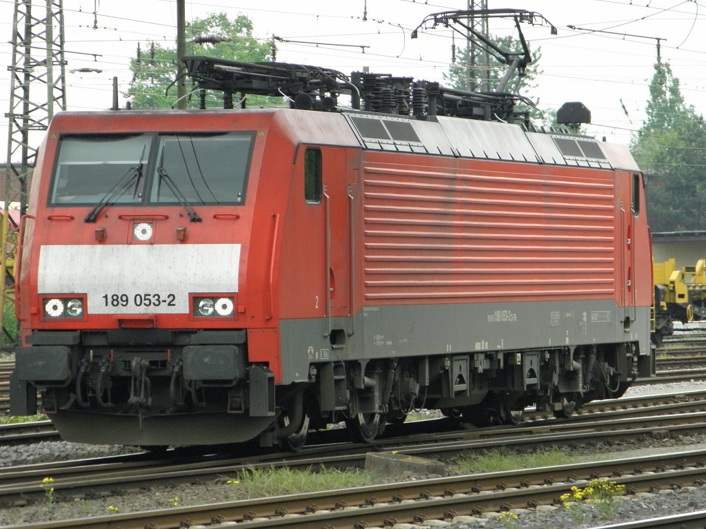 189 053-2 beim Rangieren in Duisburg Entenfang am 28.4.2011
