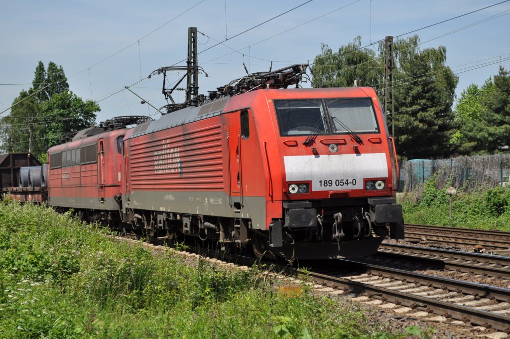 189 054 und im Schlepp 151 004 am 05.06.2010 in Oberhausen-Osterfeld

