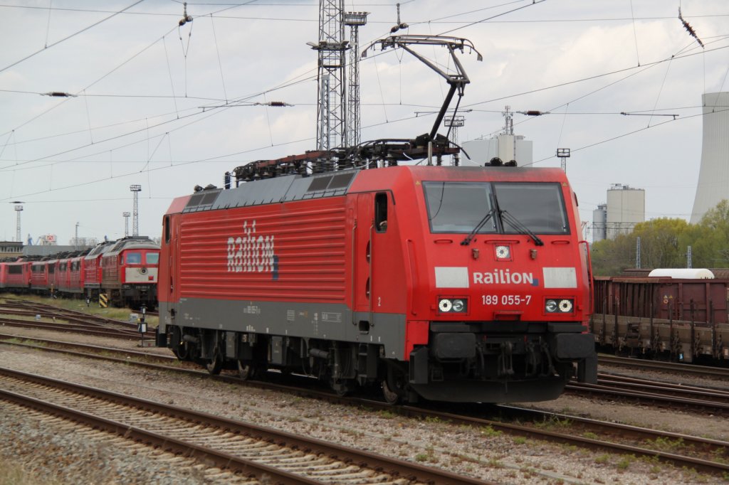 189 055-7 musste ausrcken und bespannte wenig spter den DB-Schenker Zug von Rostock-Seehafen nach Basel,bei der Durchfahrt in Rostock-Rostock-Toitenwinkel.27.04.2012