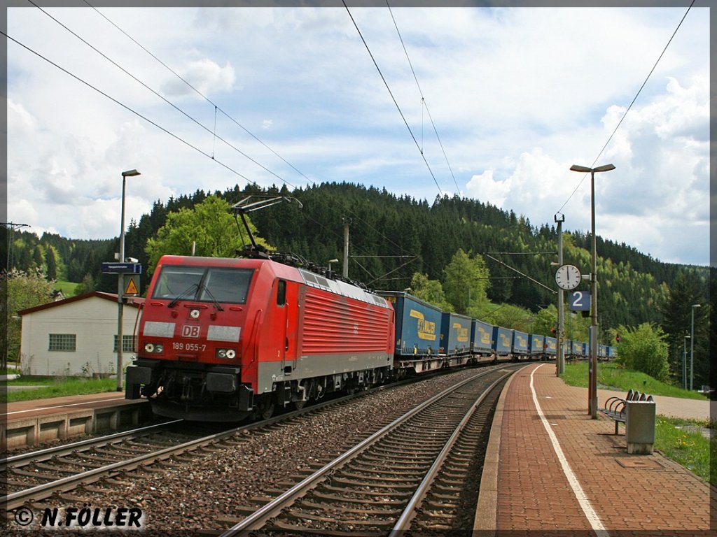 189 055 fhrt den Lkw-Walterzug,der am 15.5.2013 in Richtung Norden unterwegs ist...  