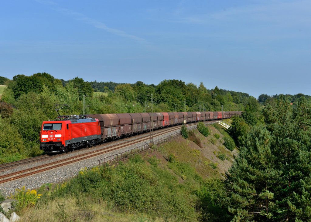 189 055 mit einem Kohlezug am 23.08.2012 unterwegs bei Laaber.
