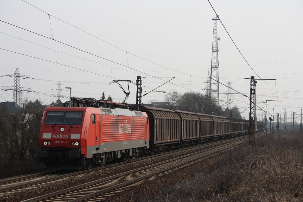 189 055 zog am 24.03.2010 einen gemischten Gterzug durch Ahlten
