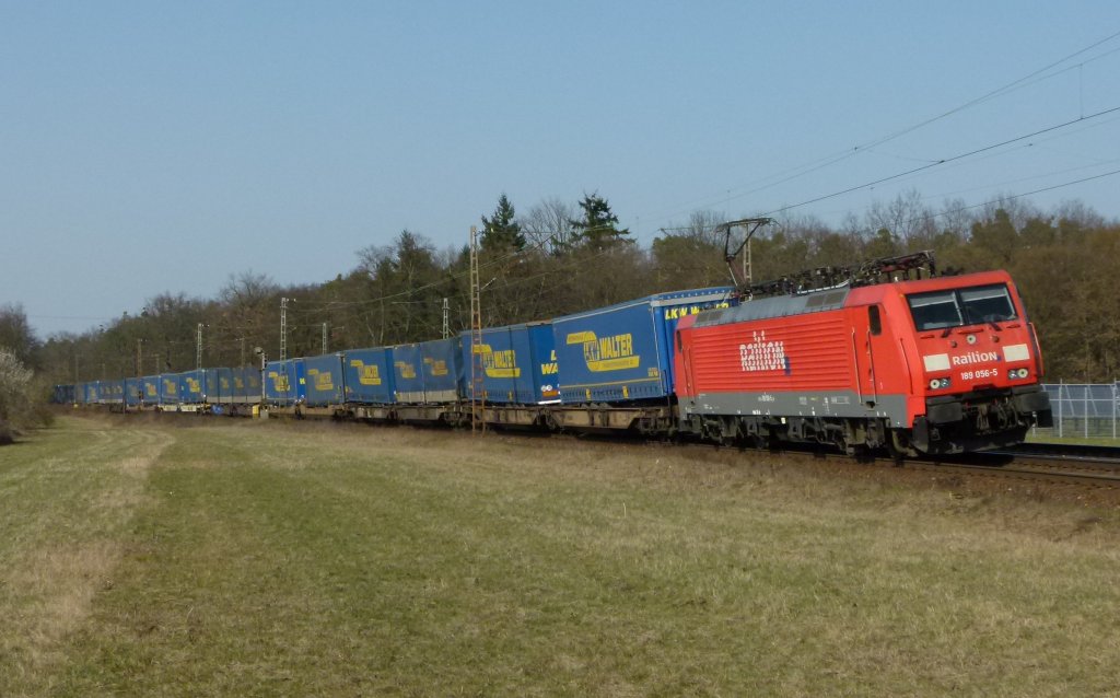 189 056-5 st mit einem LKW Walter KLV am 22.03.2012 bei Waghusel