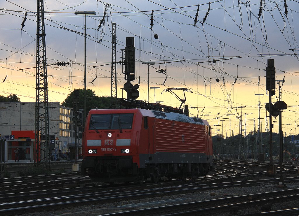 189 057-3 DB rangiert in der Abendstimmung am 18.9.2012.