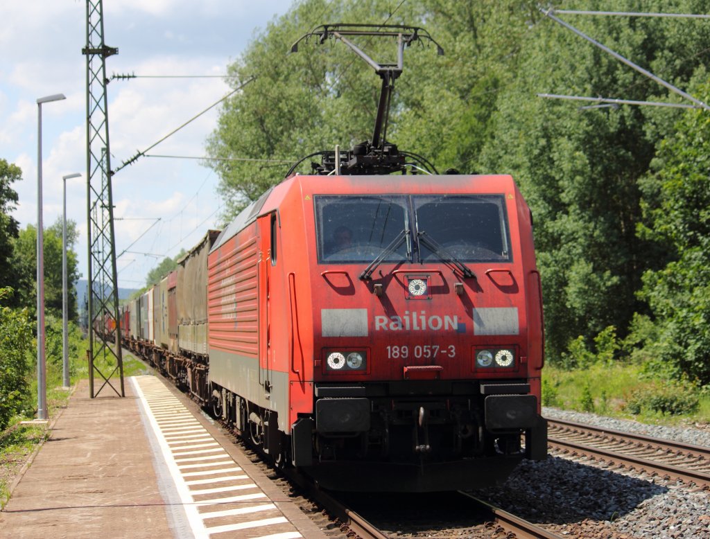 189 057-3 DB Schenker Rail in Michelau am 09.06.2012.