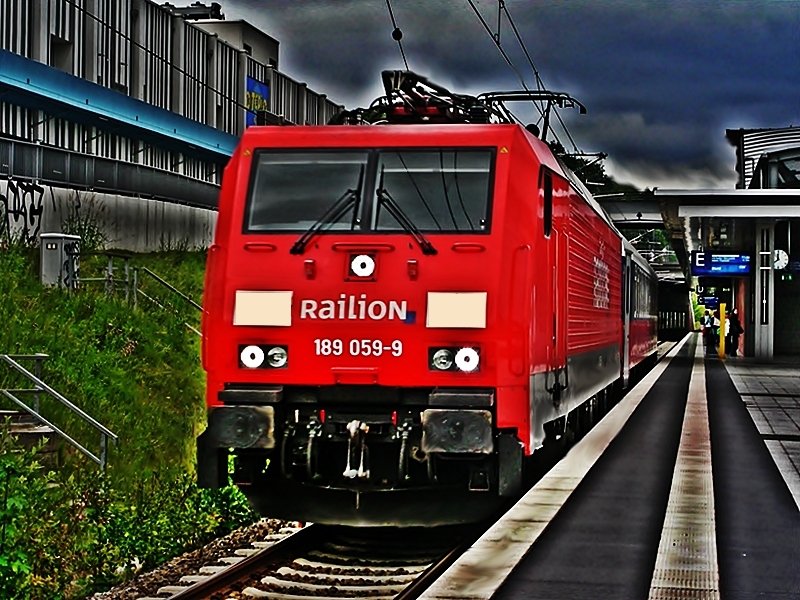 189 059 kommt mit einem Kurswagen vermutlich nach Sanitz/Mukran-Fahrhafen durch Berlin/Gesundbrunnen am 26.06.09