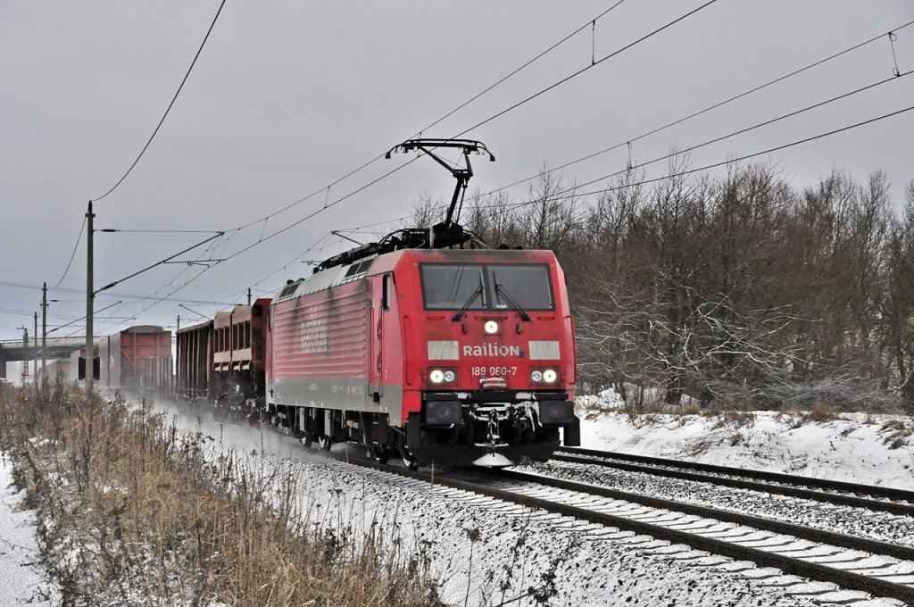 189 060 unterwegs zwischen Stralsund und Greifswald am 15.12.2010