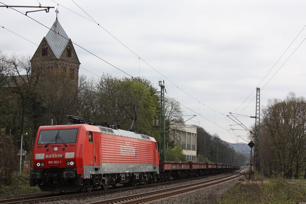 189 063 fuhr am 2.4.12 mit einem leeren Stahlzug durch Bonn-Oberkassel.