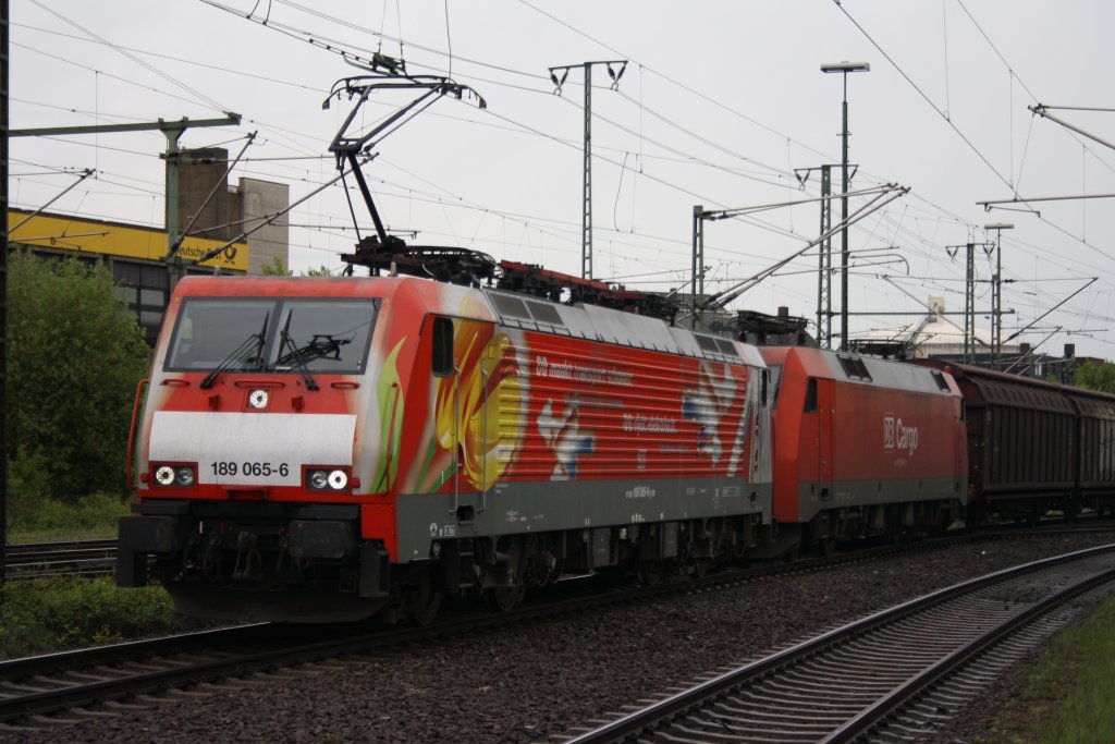 189 065 und 152 036 zogen einen Gterzug von Magdeburg nach Hannover Linden am 15.05.2010 durch Lehrte.