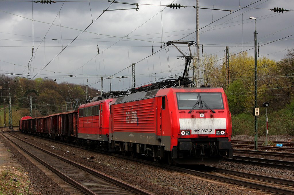 189 067-2 mit 151 062-7 in Kln West am 31.03.2012