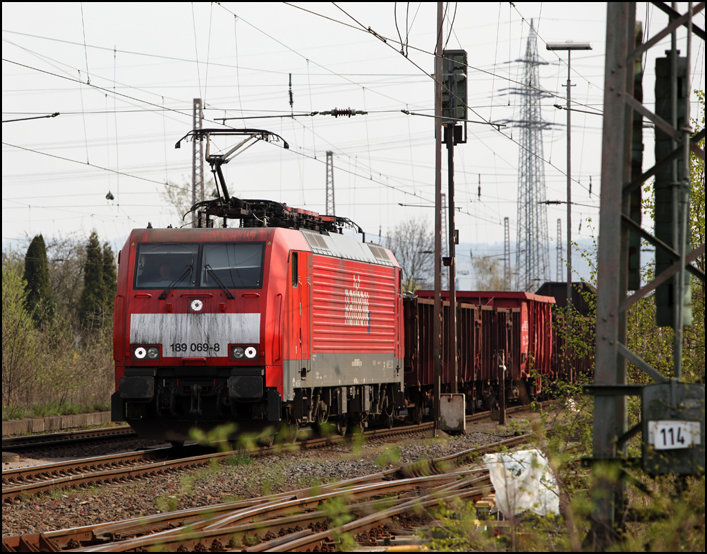 189 069 (9180 6189 069-8 D-DB) steht abfahrbereit in Hagen-Kabel. (19.04.2010)