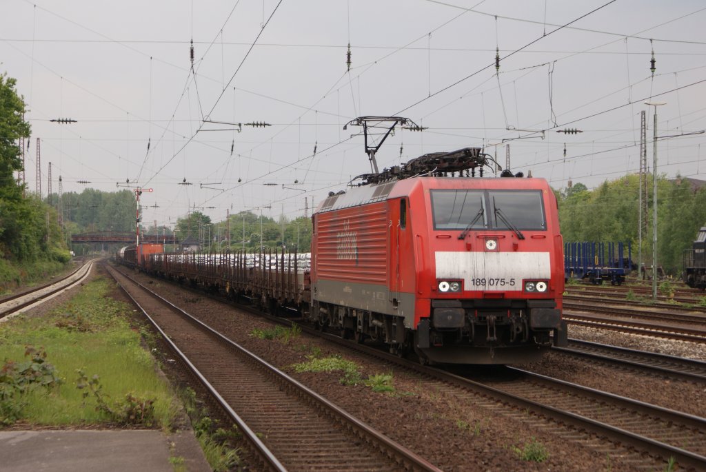 189 075-5 mit einem gemischten Gterzug in Dsseldorf-Rath am 15.05.2010