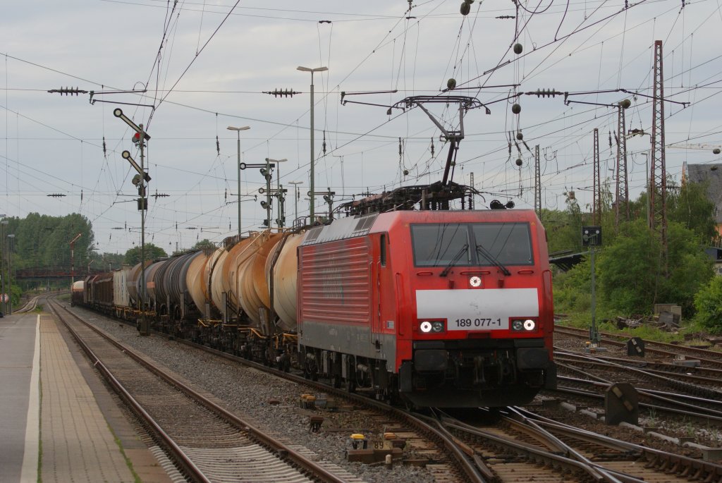 189 077-1 mit einem Kesselwagenzug in Dsseldorf-Rath am 28.05.2011
