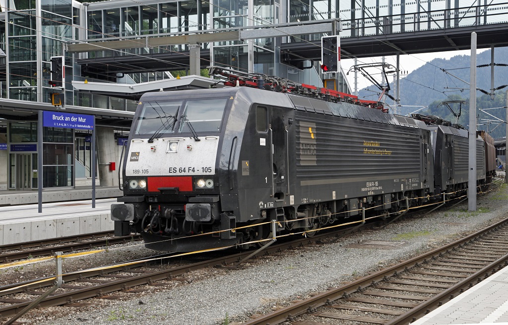 189-105 und 189-158 mit Gterzug in Bruck/Mur am 24.07.2013.
