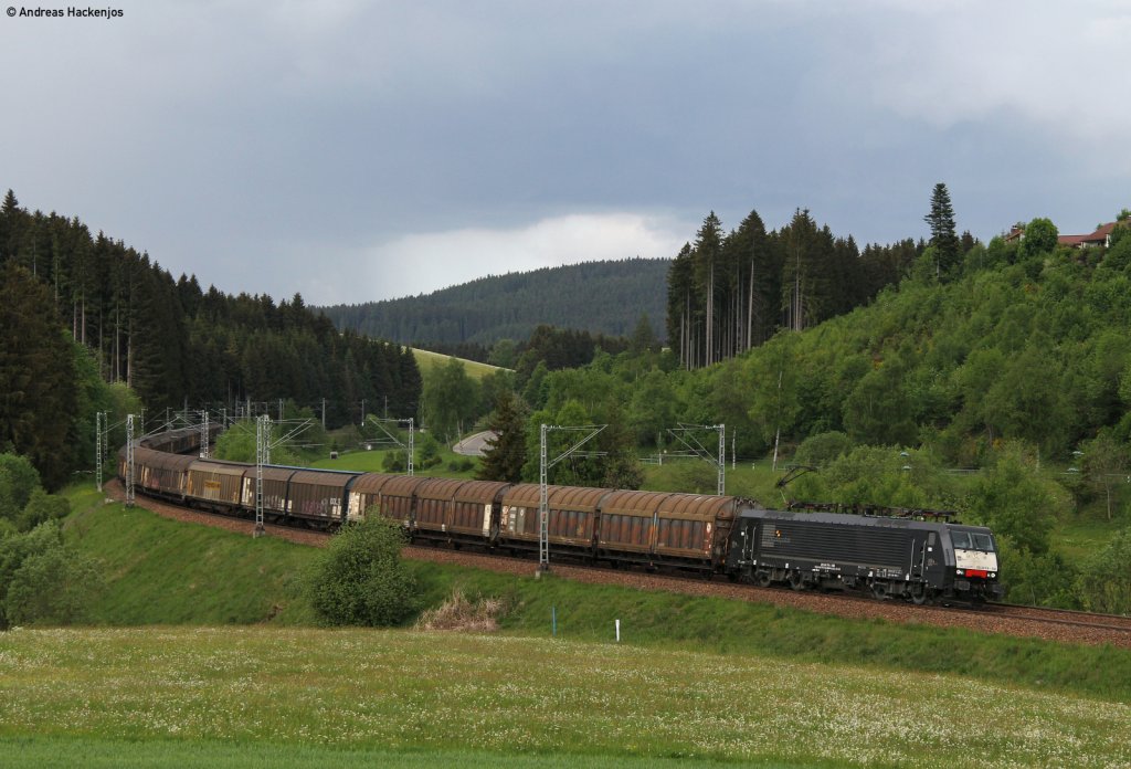 189 108-4 und 111-8 mit dem DGS 47081 (Dortmund-Obereving - Modena/I) bei St.Georgen 21.5.11