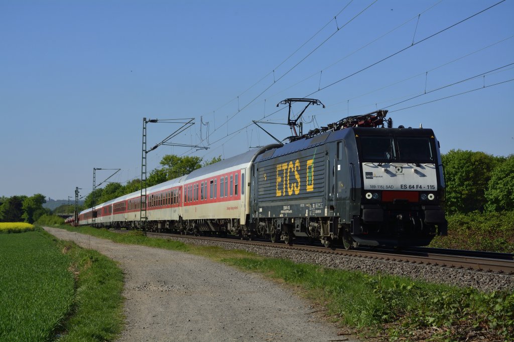 189 115 mit einem Autozug bei der Durchfahrt Menden am 05.05.13.