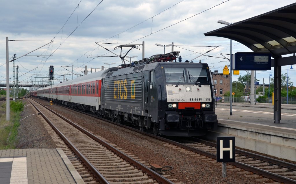 189 115 zog am 13.05.12 den AZ 1360 durch Bitterfeld Richtung Halle(S).