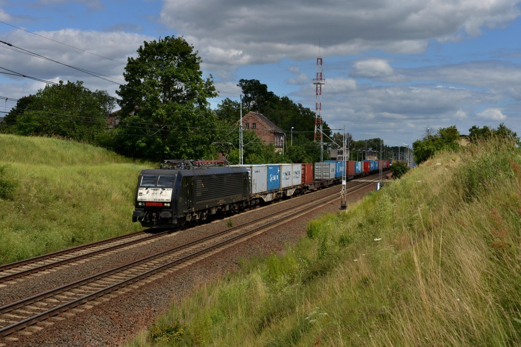 189 151 mit einem Containerzug am 21.07.2012 unterwegs bei Kunowice.