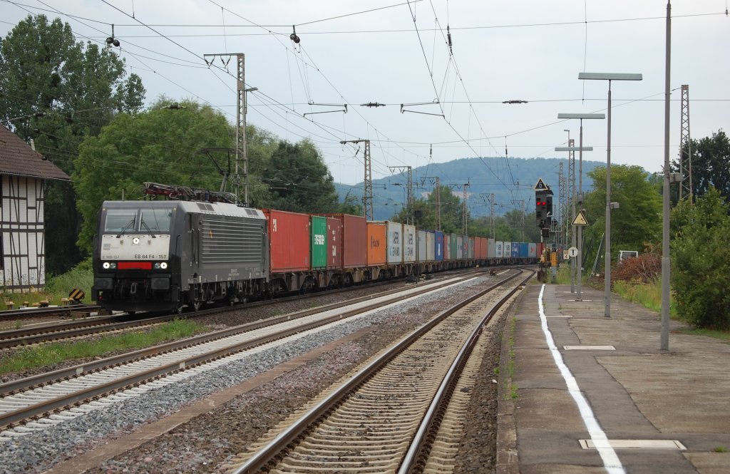 189 157 (boxXpress) mit einem Containerzug am 21.07.2011 in Kreiensen